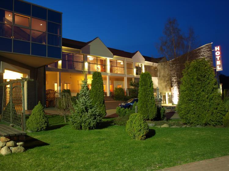 Hotel Kamiza Wyszków エクステリア 写真