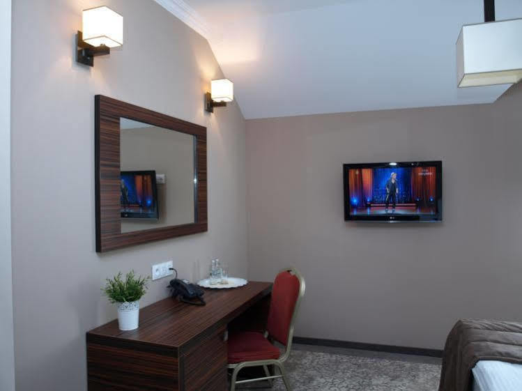 Hotel Kamiza Wyszków エクステリア 写真