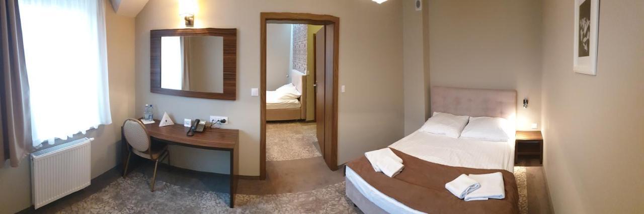 Hotel Kamiza Wyszków エクステリア 写真