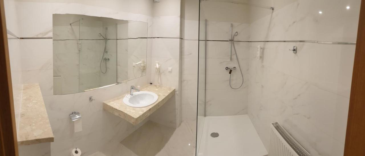 Hotel Kamiza Wyszków エクステリア 写真
